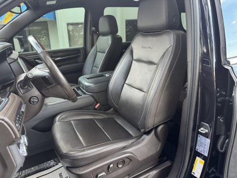 Used 2022 GMC Yukon XL Denali image 12