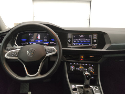 Used 2024 Volkswagen Jetta SE image 22
