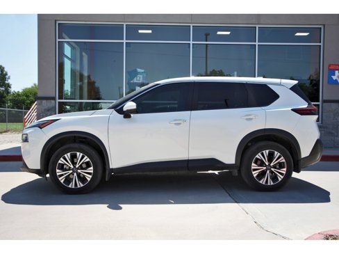 Used 2023 Nissan Rogue SV image 3