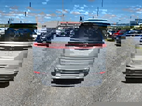 Used 2022 Kia Carnival LX image 4