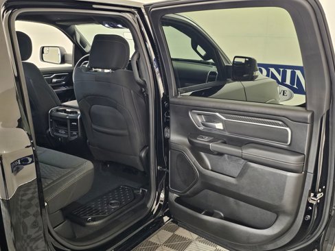 New 2026 RAM 1500 4x4 Crew Cab image 33