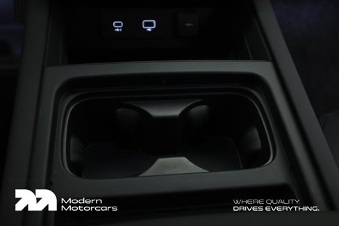 Used 2024 Land Rover Defender 110 X-Dynamic SE image 36