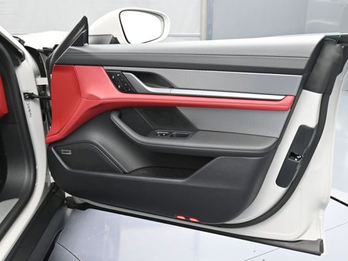 New 2025 Porsche Taycan 4S image 31