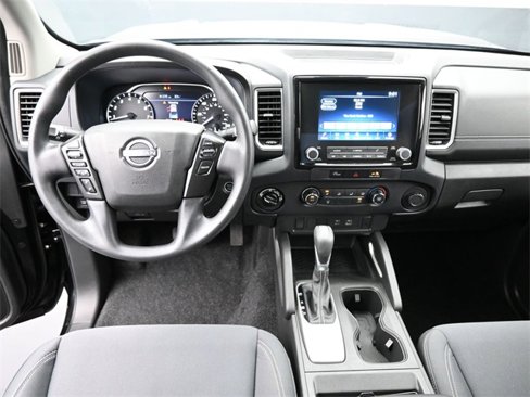 Used 2024 Nissan Frontier SV image 25