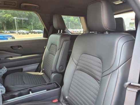 New 2025 Nissan Pathfinder Rock Creek image 10
