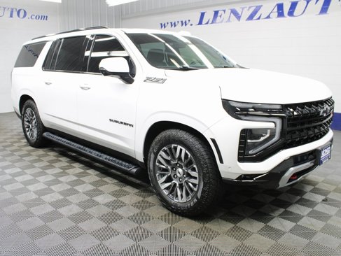 Used 2025 Chevrolet Suburban Z71 image 3