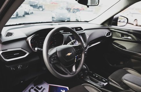 Used 2021 Chevrolet TrailBlazer LS image 2