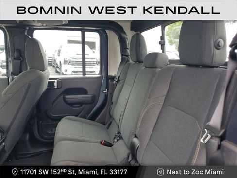 Used 2025 Jeep Gladiator Sport image 14