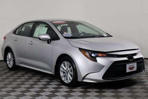 Used 2025 Toyota Corolla LE image 3