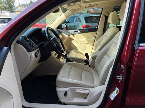 Used 2015 Volkswagen Tiguan SE image 12