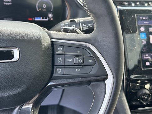 Certified 2023 Jeep Grand Cherokee Laredo w/ Luxury Tech Group I image 27