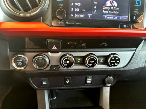 Used 2017 Toyota Tacoma TRD Off-Road image 75