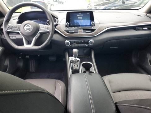 Used 2024 Nissan Altima 2.5 SV image 14