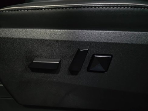 Used 2024 Tesla Cybertruck AWD Crew Cab image 40