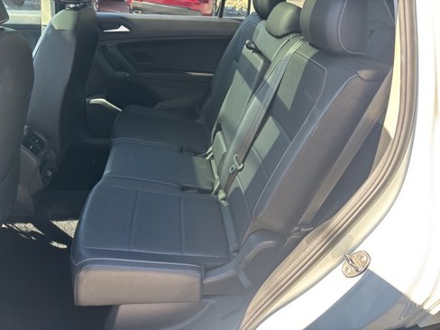 Used 2021 Volkswagen Tiguan SE w/ Panoramic Sunroof Package image 13