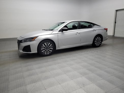 Used 2024 Nissan Altima 2.5 SV image 2