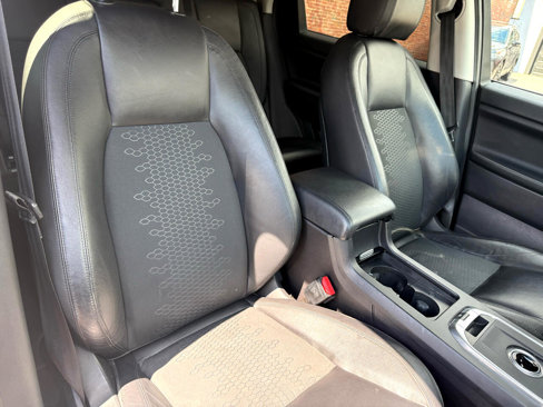 Used 2016 Land Rover Discovery Sport SE image 9