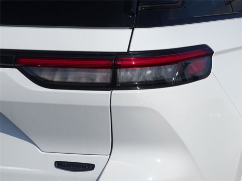 New 2025 Jeep Grand Cherokee Summit image 15
