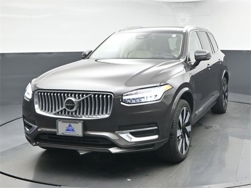 Used 2024 Volvo XC90 T8 Ultimate w/ Lounge Package image 3