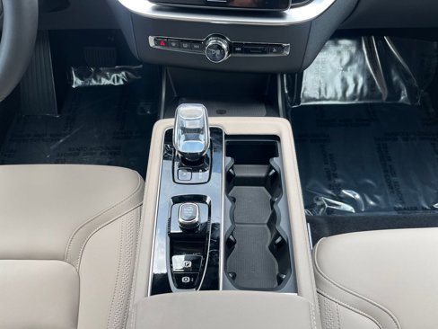 New 2026 Volvo XC90 B6 Plus w/ Protection Package Premier image 22
