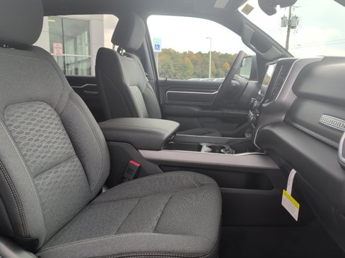 New 2025 RAM 1500 4x4 Crew Cab image 10