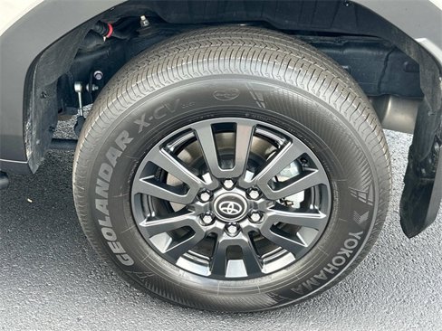 Used 2025 Toyota Land Cruiser image 13