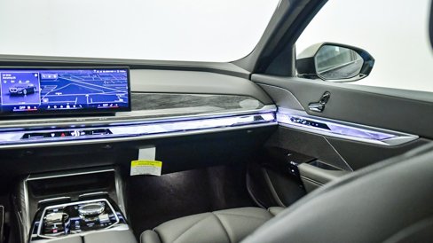 New 2026 BMW 740i w/ Premium Package image 17