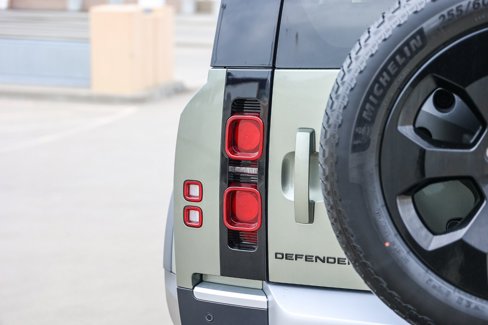 New 2025 Land Rover Defender 90 S image 7