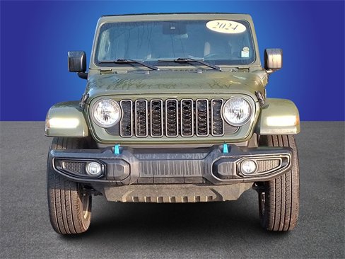 Used 2024 Jeep Wrangler Unlimited image 2