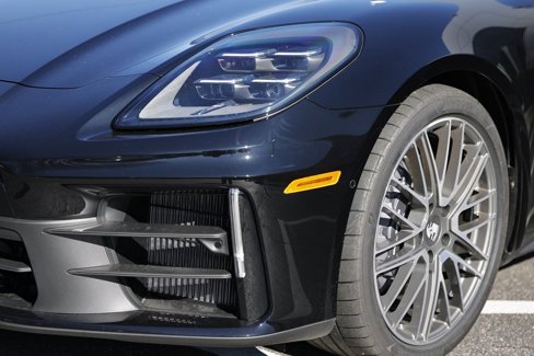 New 2025 Porsche Panamera 4 image 11