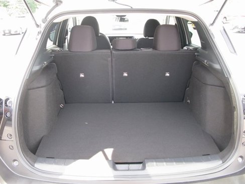 Used 2025 Nissan Kicks SV image 6