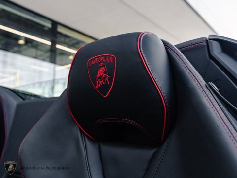Used 2021 Lamborghini Huracan EVO image 35