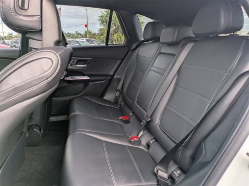 Used 2025 Mercedes-Benz GLC 300 4MATIC image 14