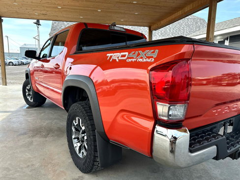 Used 2017 Toyota Tacoma TRD Off-Road image 14