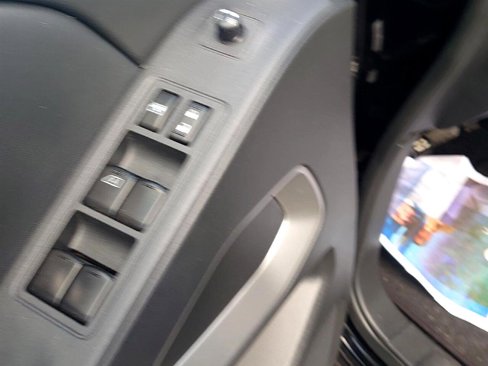 Used 2023 Nissan Frontier SV image 16