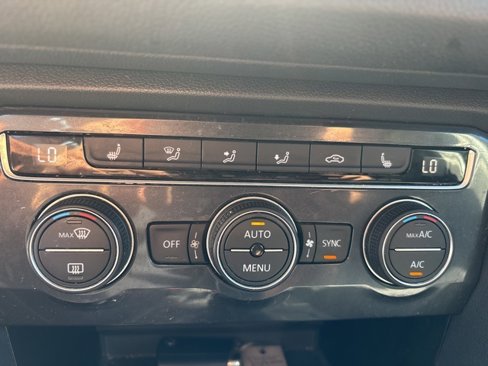 Used 2021 Volkswagen Tiguan SE w/ Panoramic Sunroof Package image 22