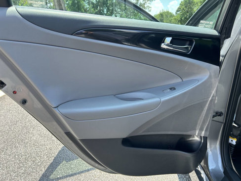 Used 2014 Hyundai Sonata SE image 17