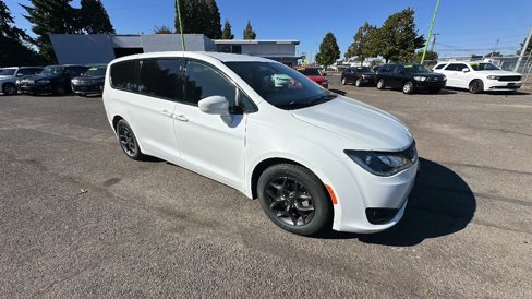 Used 2018 Chrysler Pacifica Touring Plus w/ S Appearance Package image 2