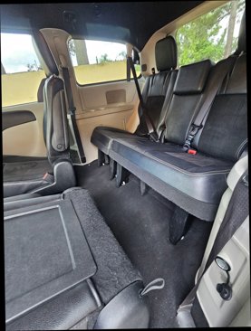 Used 2019 Dodge Grand Caravan SXT image 17