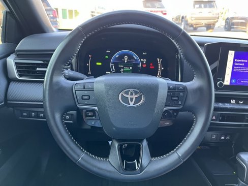 Used 2025 Toyota Camry LE image 32