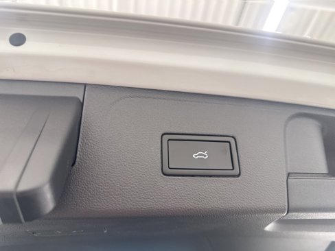 New 2026 Volkswagen Atlas SE image 32