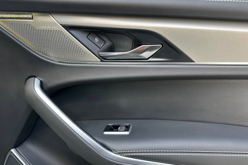 Used 2025 Jaguar F-PACE R-Dynamic S image 19