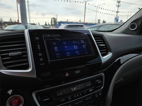 Used 2016 Honda Pilot Touring image 21