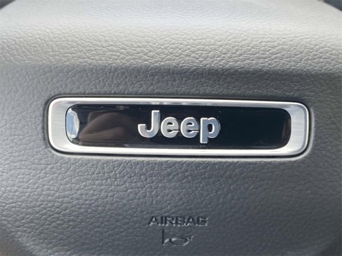 New 2025 Jeep Grand Cherokee L Altitude image 30