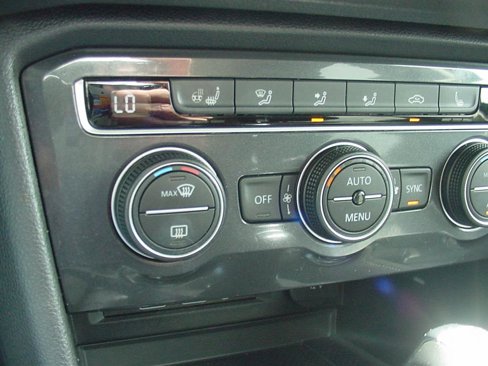 Used 2020 Volkswagen Tiguan SEL w/ 3rd Row Seat Package image 21