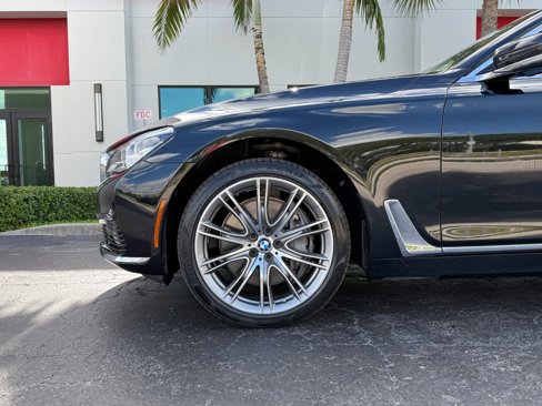 Used 2019 BMW 750i w/ Executive Package image 19