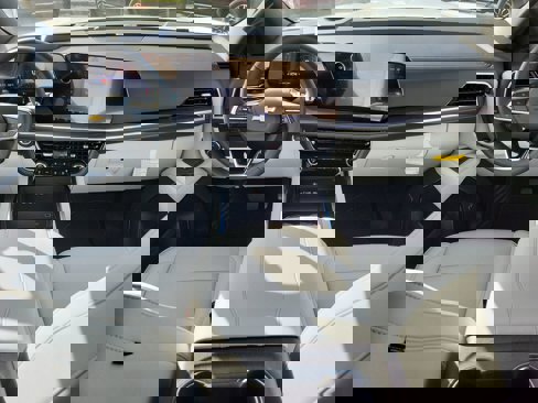 New 2025 Chevrolet Suburban Premier image 19