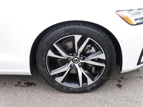 Certified 2024 Volvo S60 B5 Plus image 9
