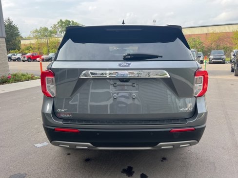 Used 2022 Ford Explorer XLT w/ Equipment Group 202A image 6