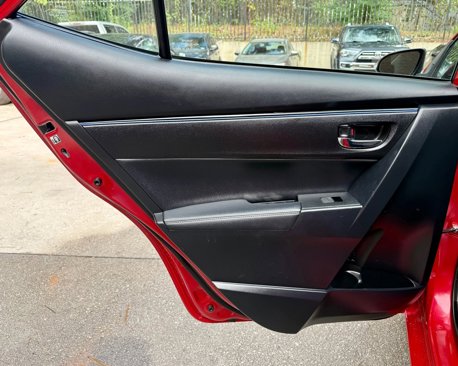 Used 2018 Toyota Corolla SE image 19